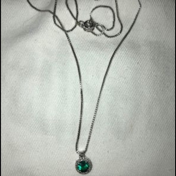 Emerald green necklace - Picture 3 of 3